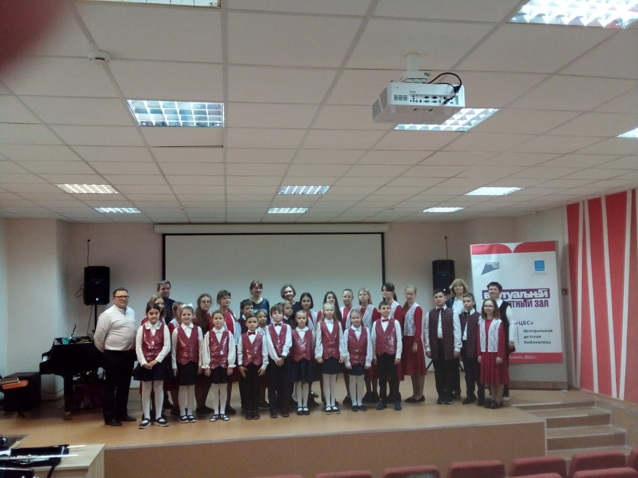 22 ноября в городской централизованной библиотеке прошел хоровой концерт учащихся школы 16
