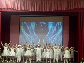 Встречаем Новый год вместе: яркий концерт учеников начальной школы.