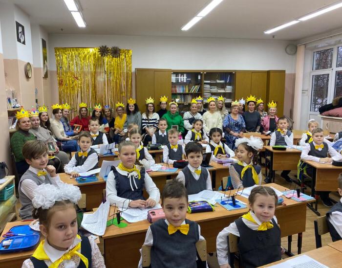 23 ноября ученики 2 класса "Б" позвали своих мам на урок русского языка.