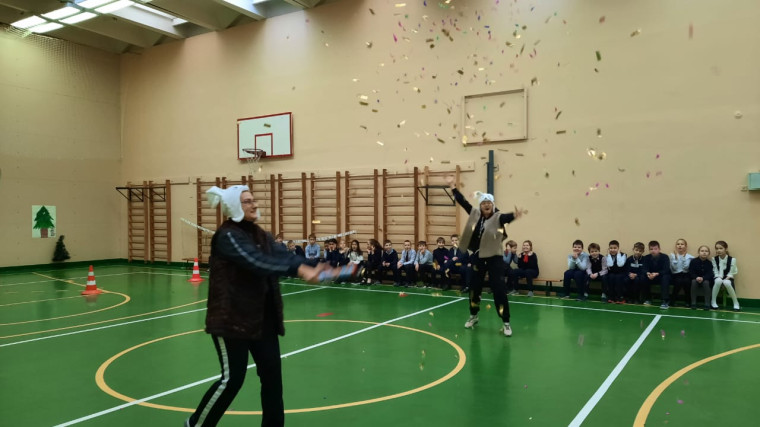 Праздник "Новогодние эстафеты-забавы ".