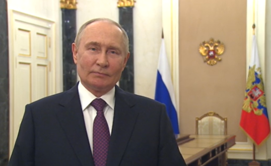 Владимир Путин поздравил российских выпускников с окончанием школы.