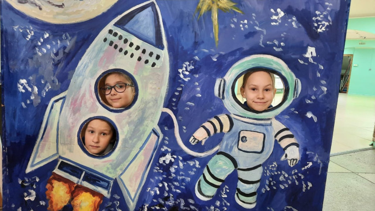 День космонавтики.