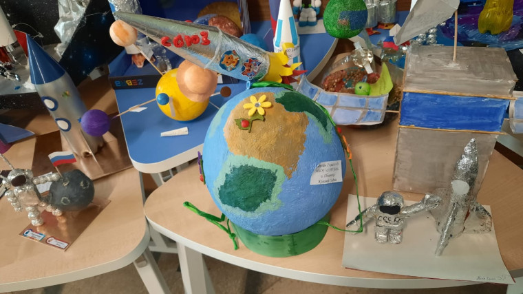 День космонавтики.