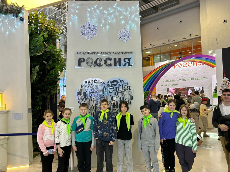 Учащиеся 5в класса посетили выставку ,,РОССИЯ’’.