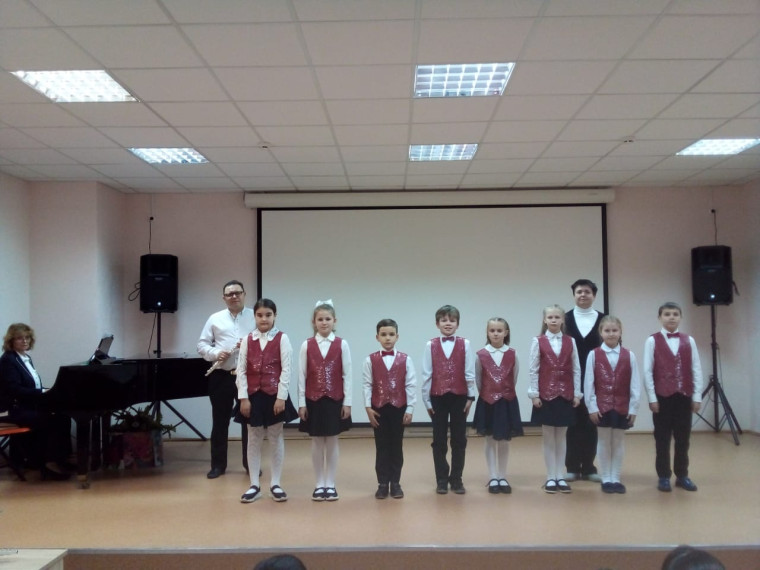 22 ноября в городской централизованной библиотеке прошел хоровой концерт учащихся школы 16.